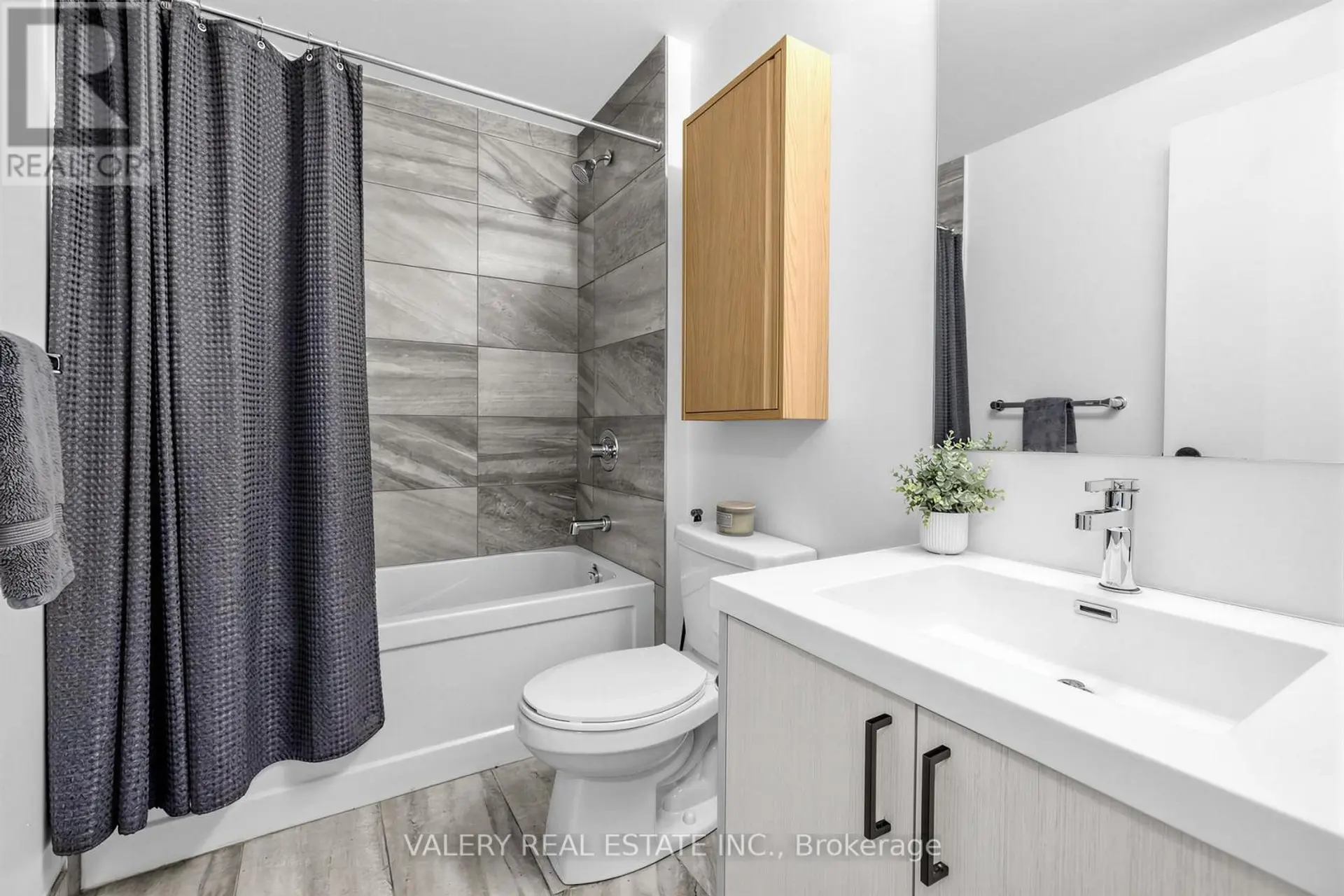 #411 60 GEORGE BUTCHART DRIVE - Image 15
