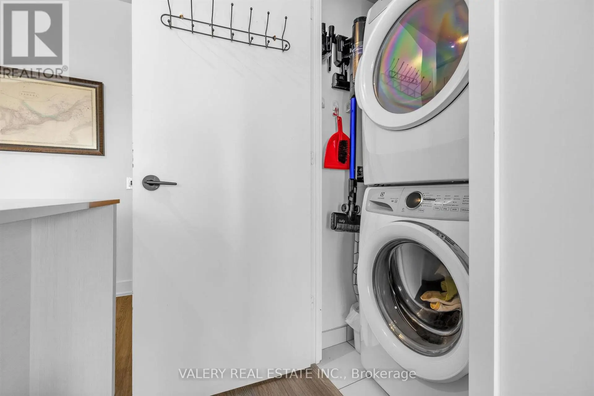 #411 60 GEORGE BUTCHART DRIVE - Image 16