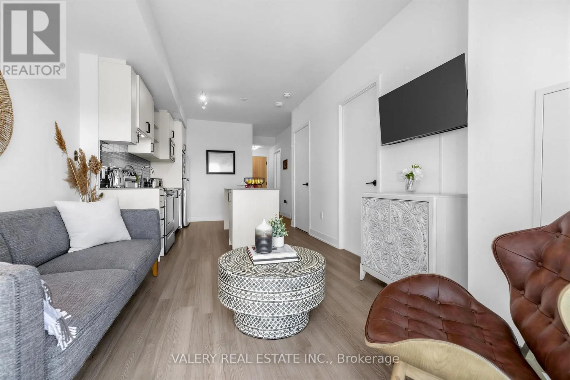 #411 60 GEORGE BUTCHART DRIVE - Image 6