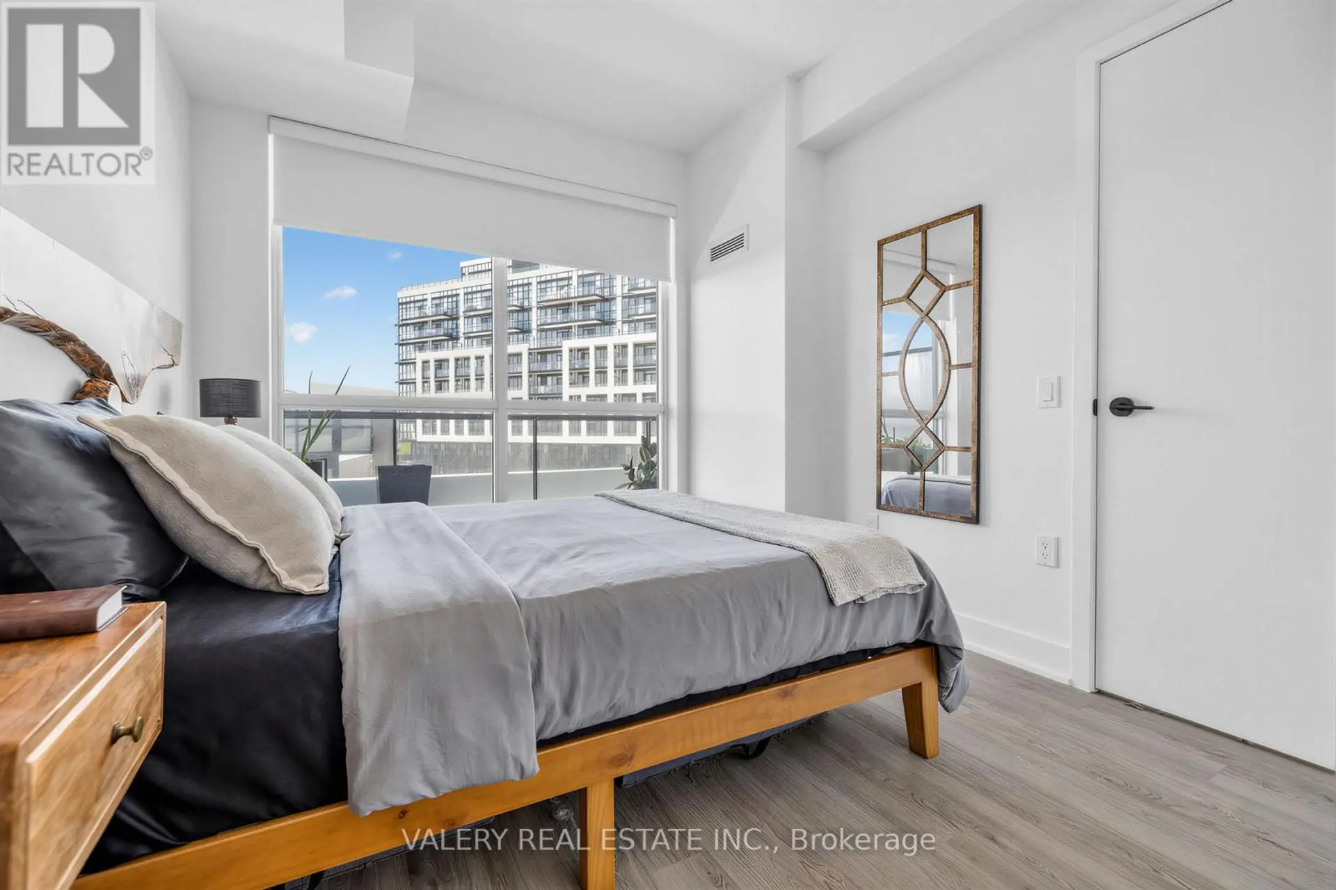 #411 60 GEORGE BUTCHART DRIVE - Image 7