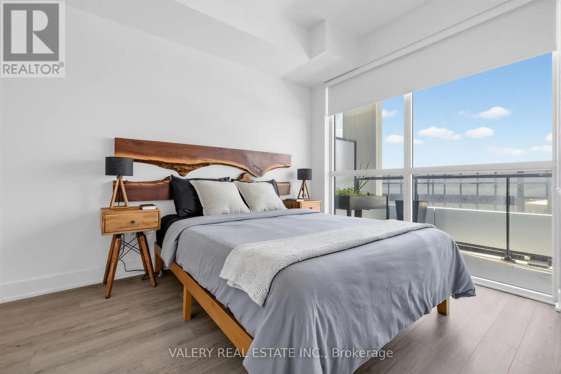#411 60 GEORGE BUTCHART DRIVE - Image 8
