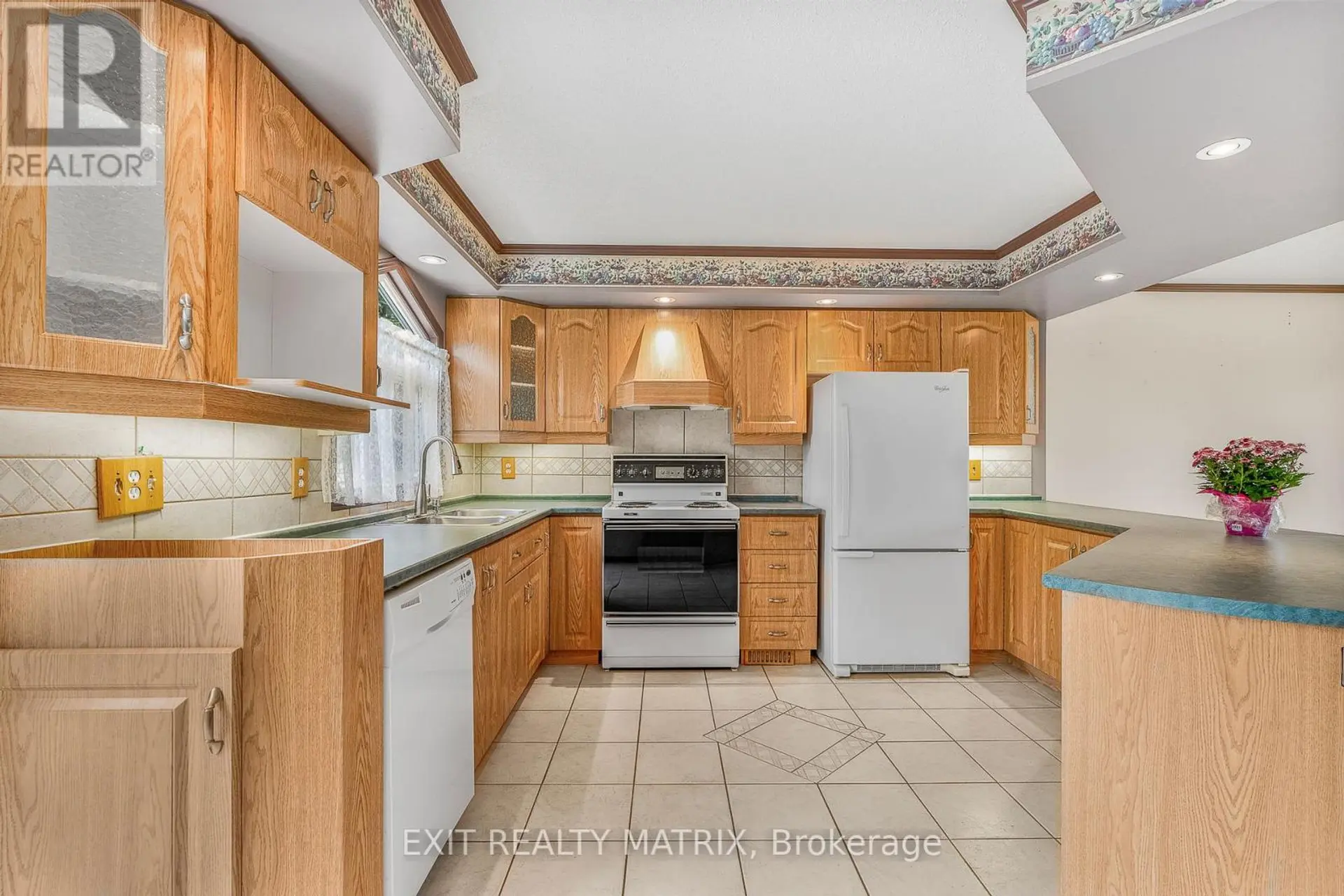 29 LOUISE CRESCENT - Image 6