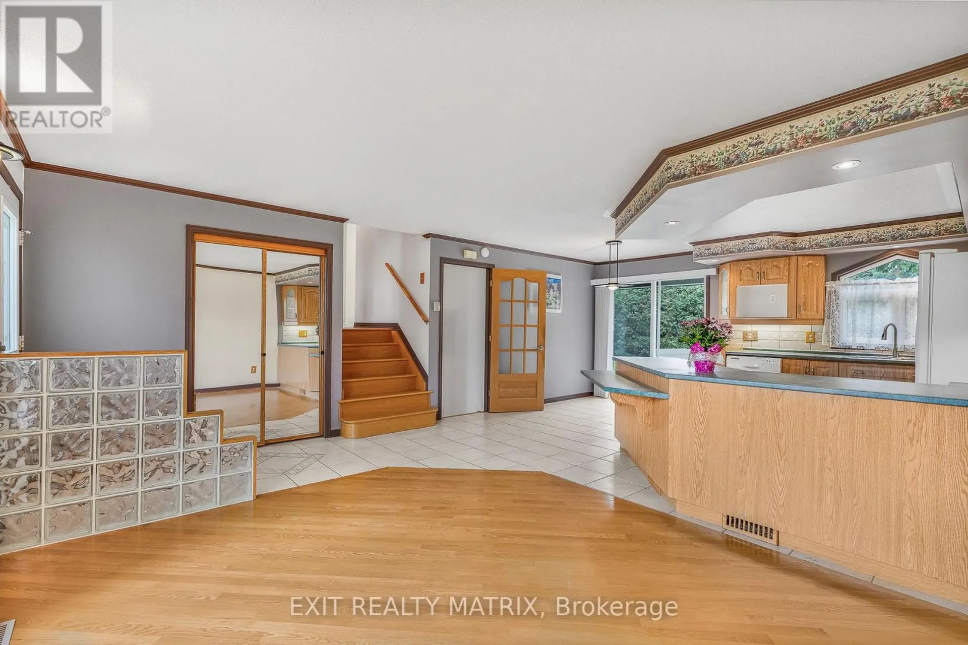 29 LOUISE CRESCENT - Image 4
