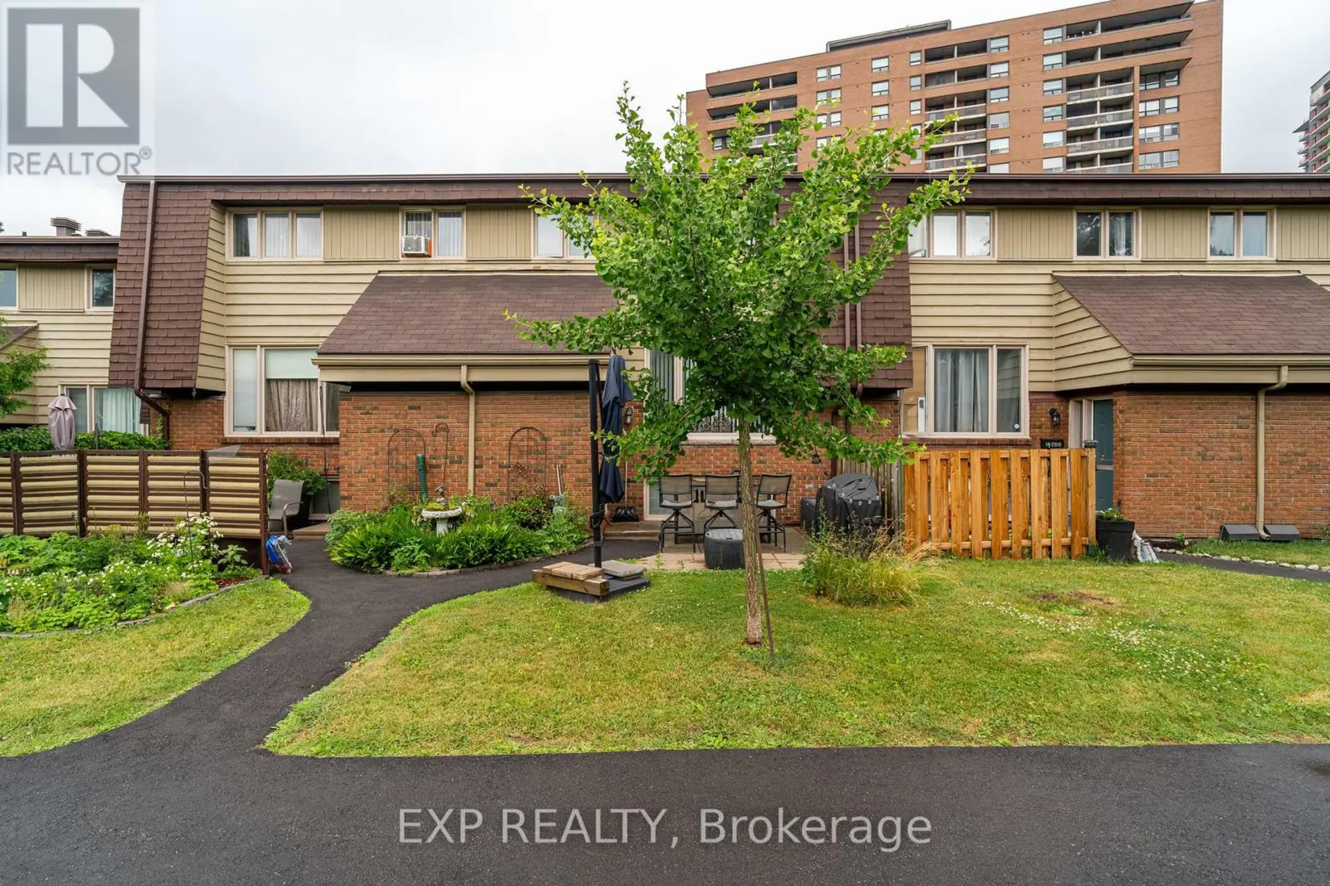 #12 2610 DRAPER AVENUE - Image 1