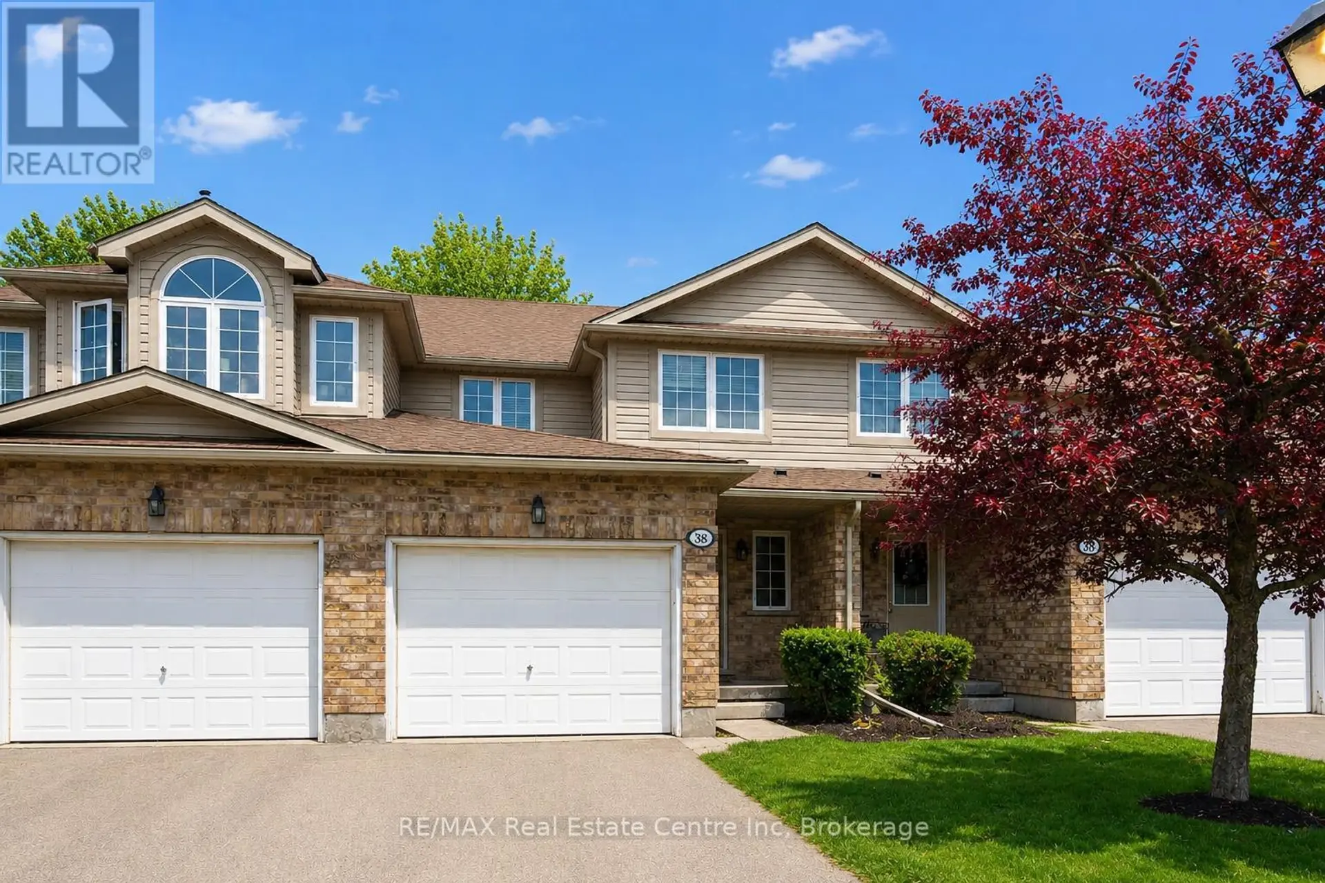 #38 210 DAWN AVENUE - Image 2