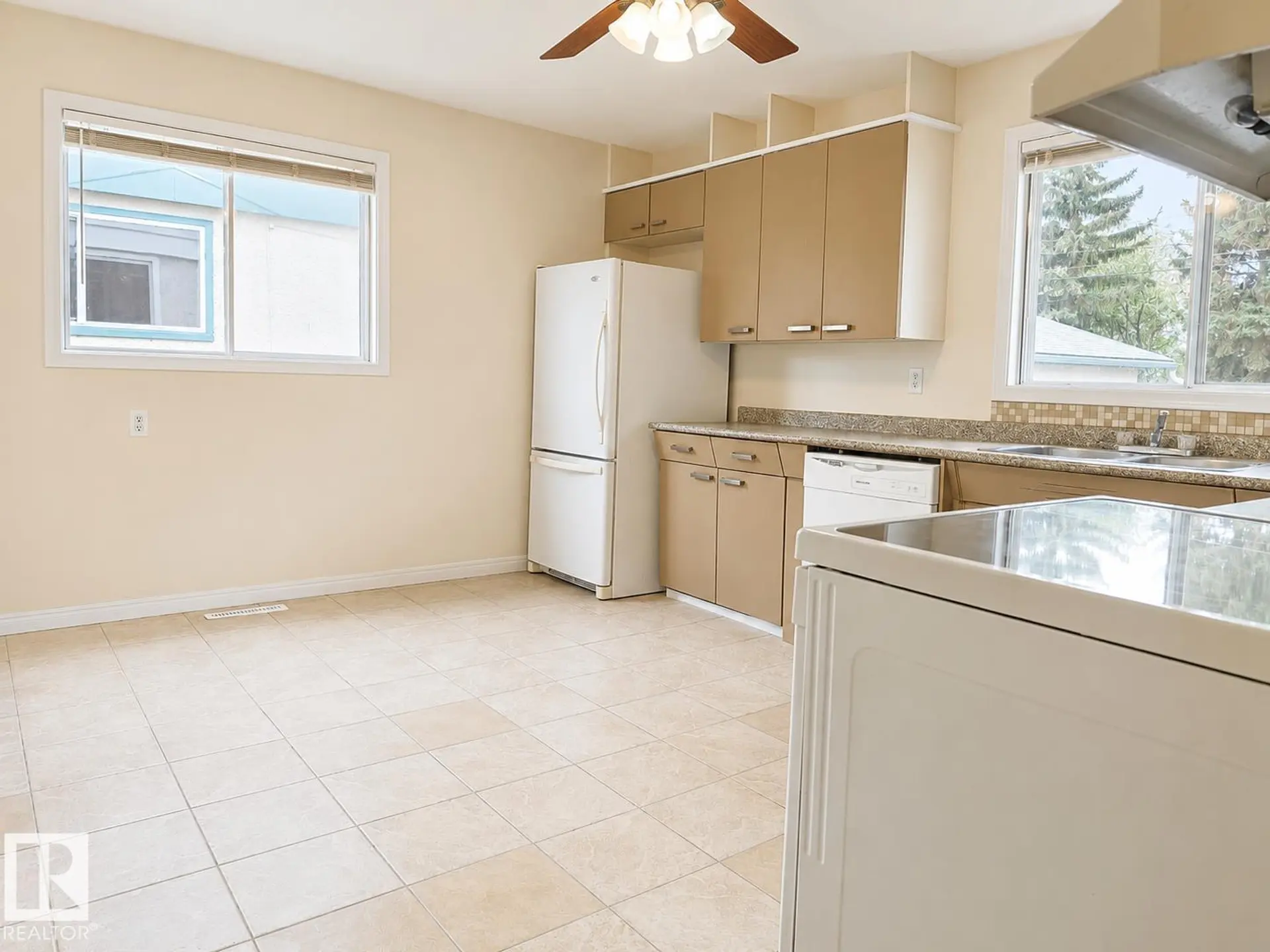 8712 162 ST NW - Image 4