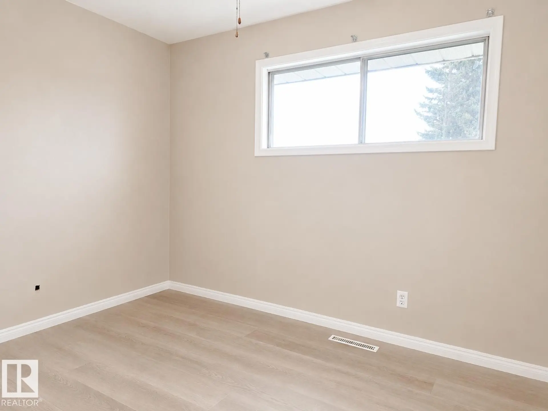 8712 162 ST NW - Image 6