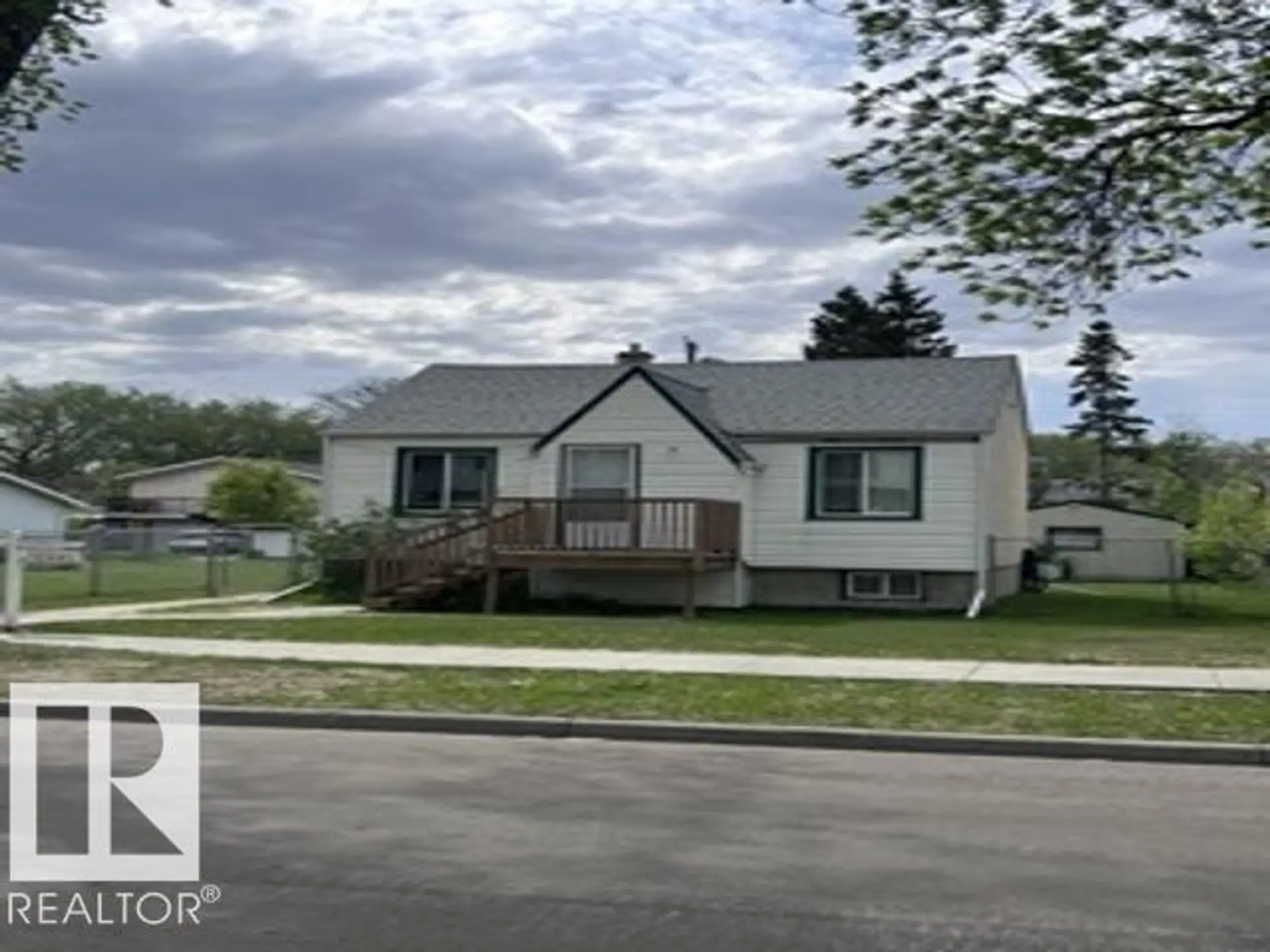 12242 91 ST NW - Image 1