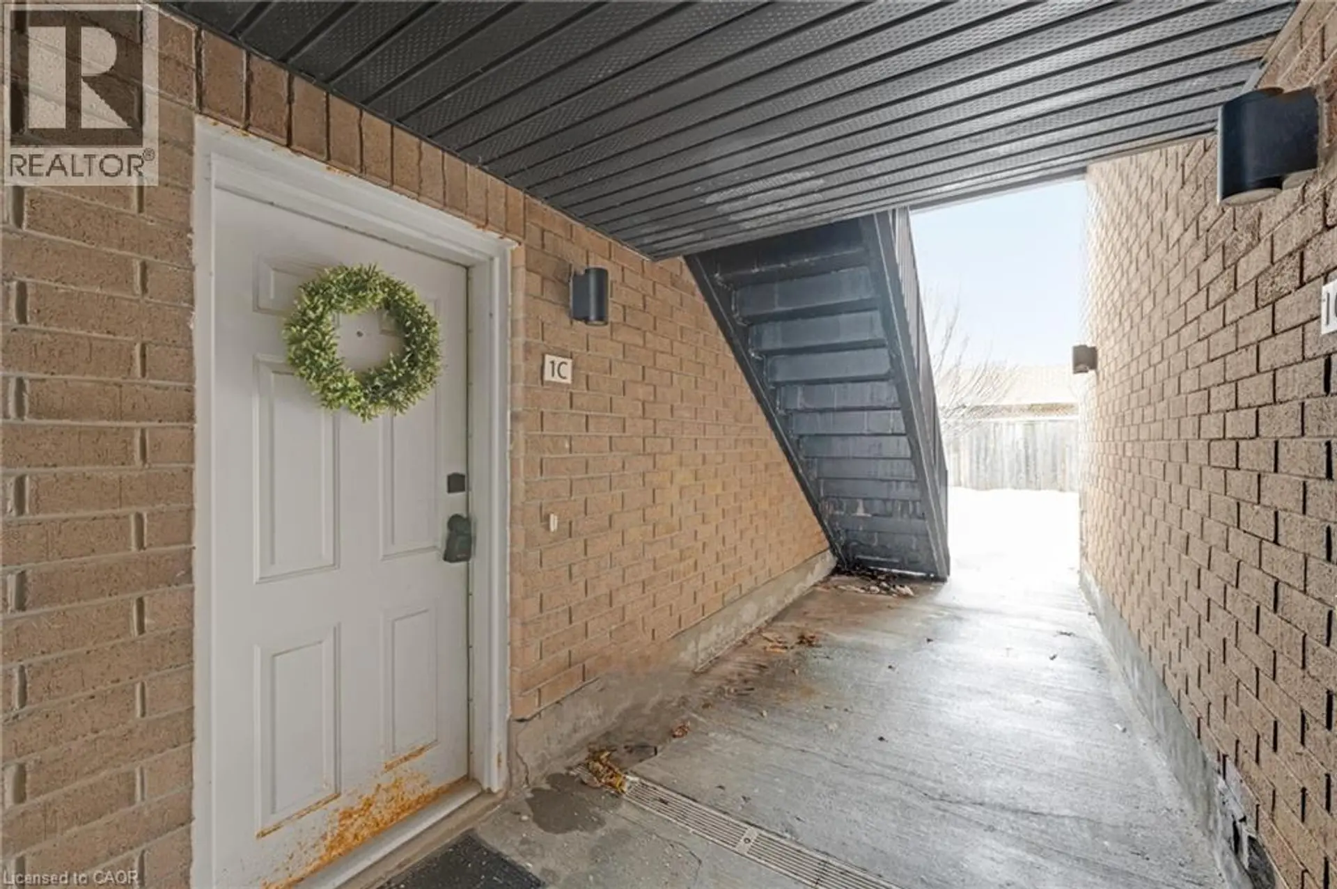 #1C 185 WINDALE Crescent - Image 3