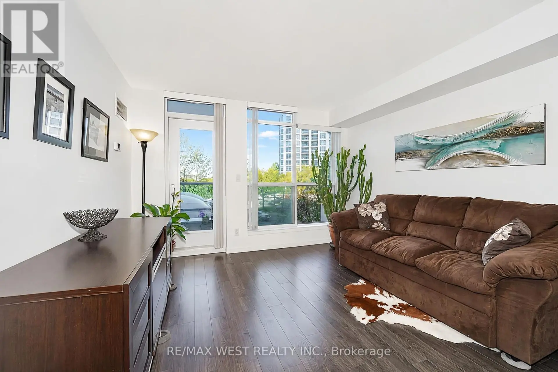 #216 340 WATSON STREET W - Image 3