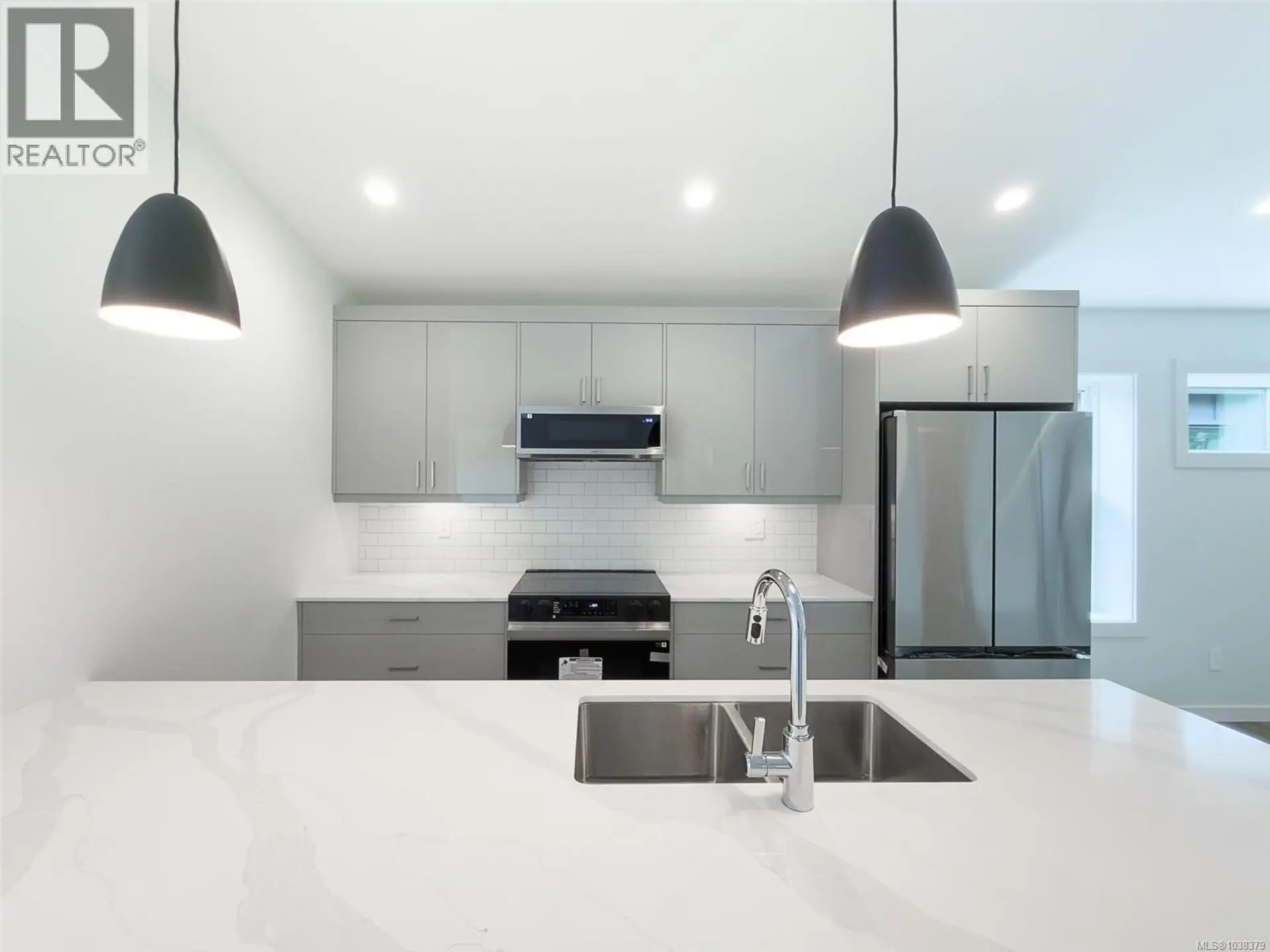 #33 3025 Royston Rd - Image 4