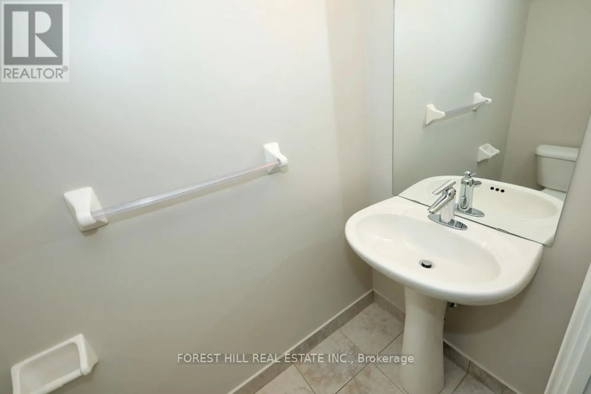 #218 30 NORTH PARK ROAD - Image 7