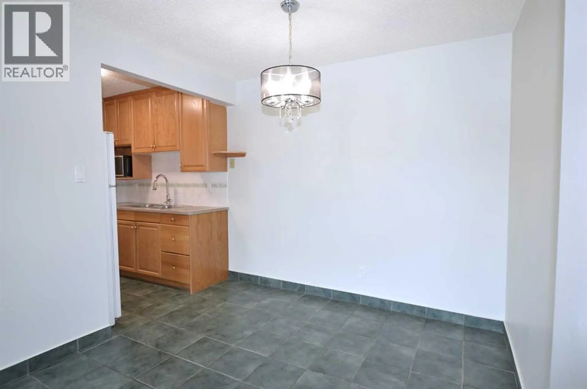 #303 635 56 Avenue SW - Image 4