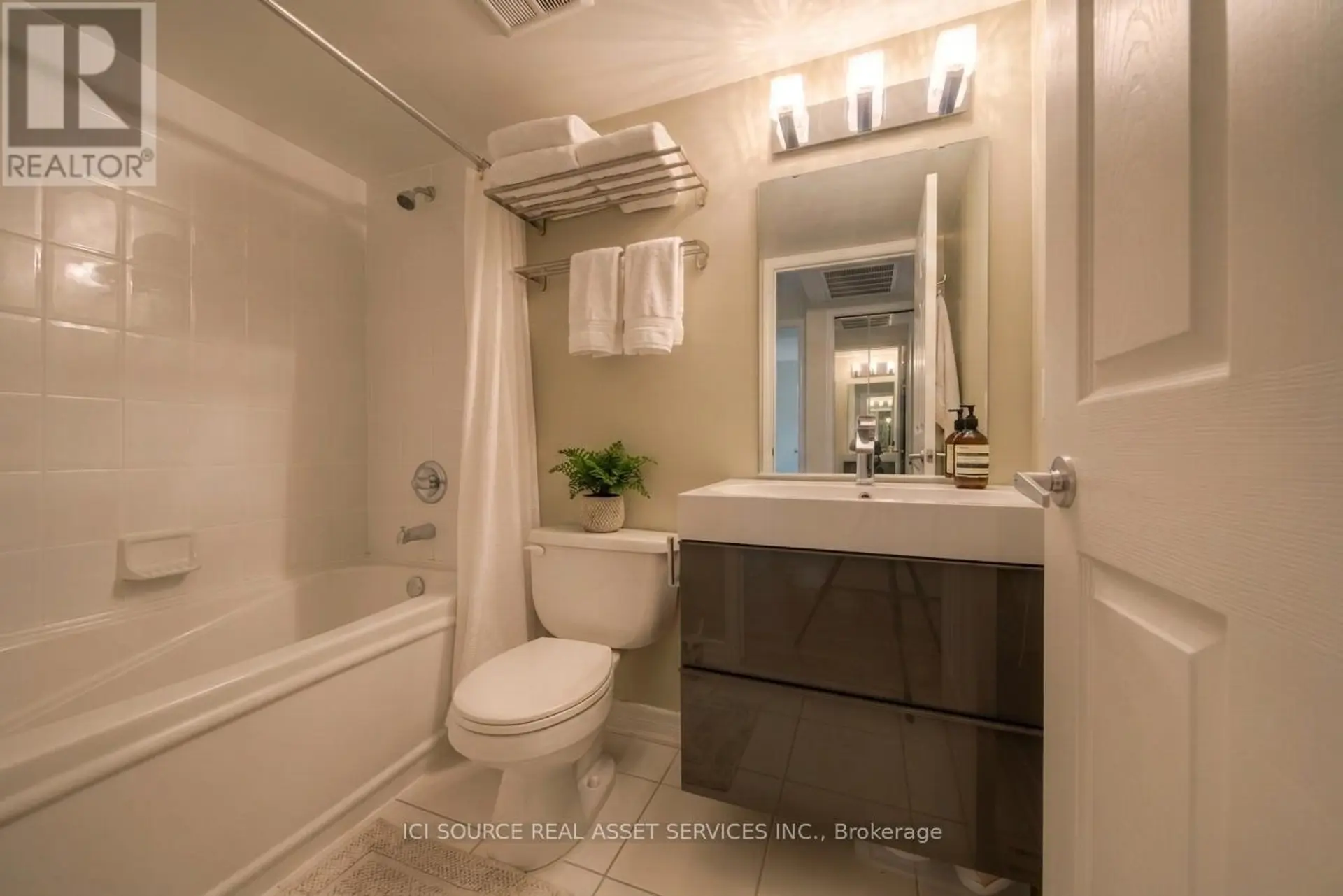 #203 19 BARBERRY PLACE - Image 7