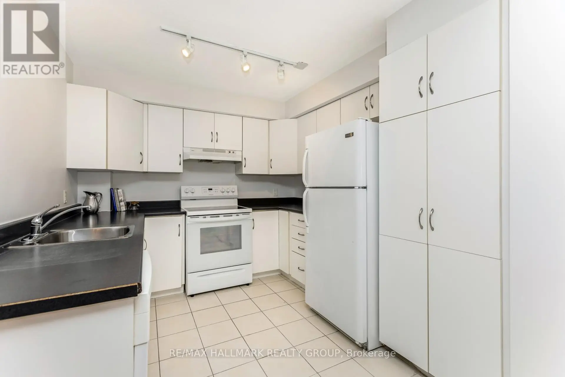 #502 138 SOMERSET STREET W - Image 5
