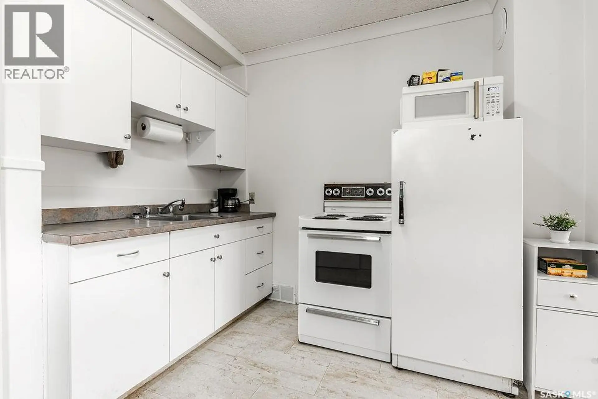 1304 Broadway AVENUE - Image 9