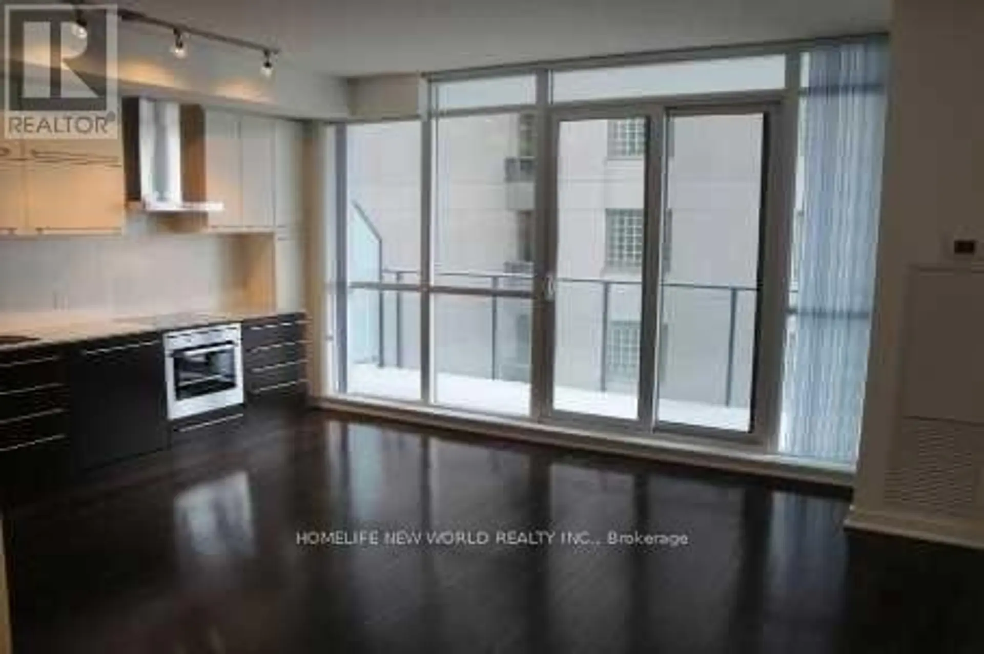#808 770 BAY STREET - Image 2