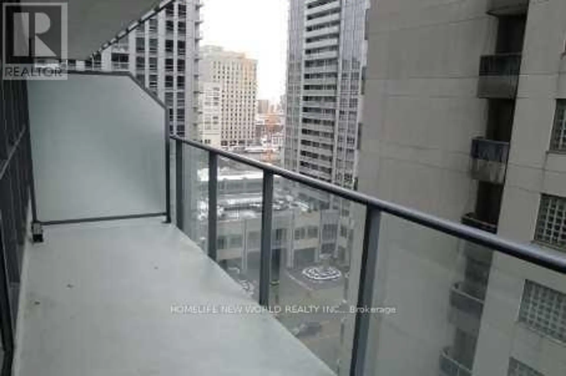 #808 770 BAY STREET - Image 3