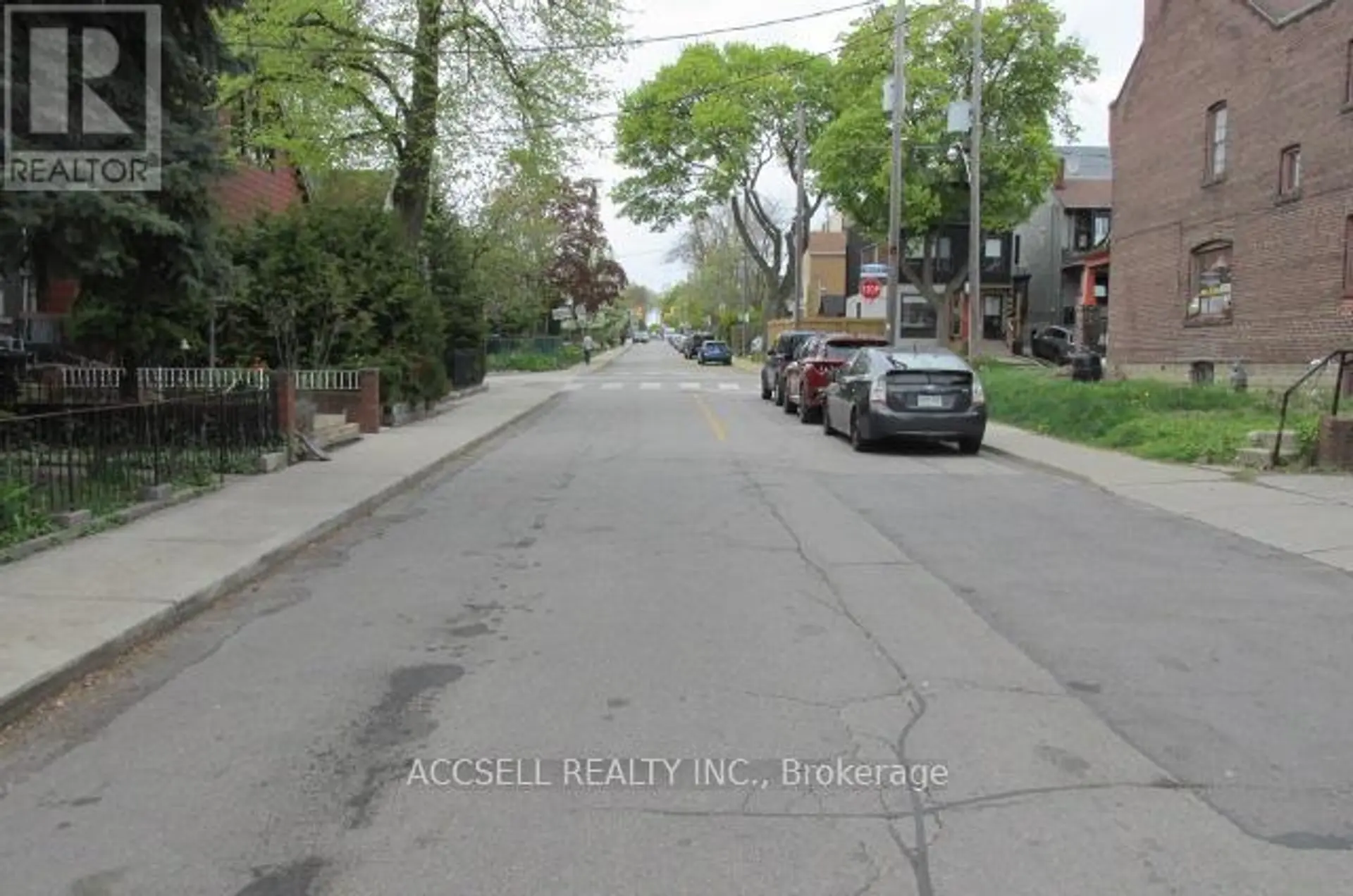 53 ARLINGTON AVENUE N - Image 13