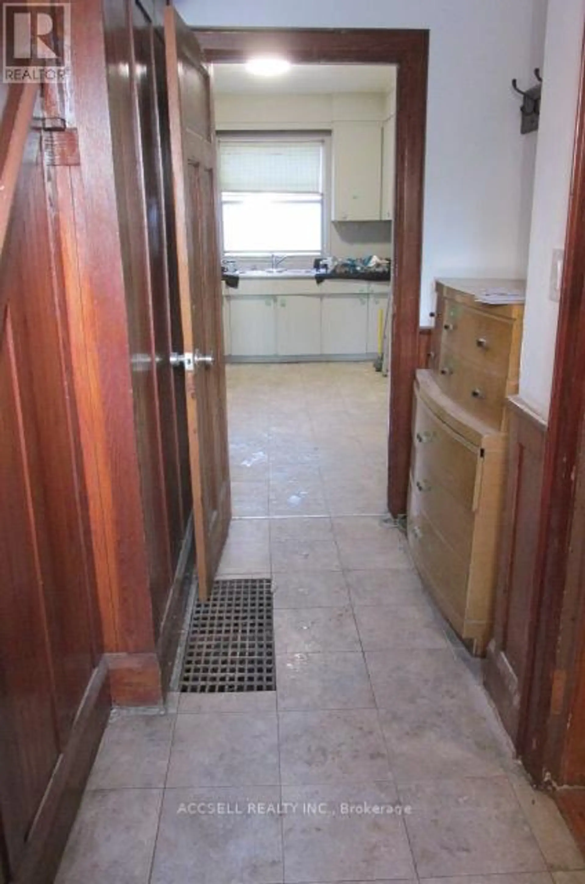 53 ARLINGTON AVENUE N - Image 2