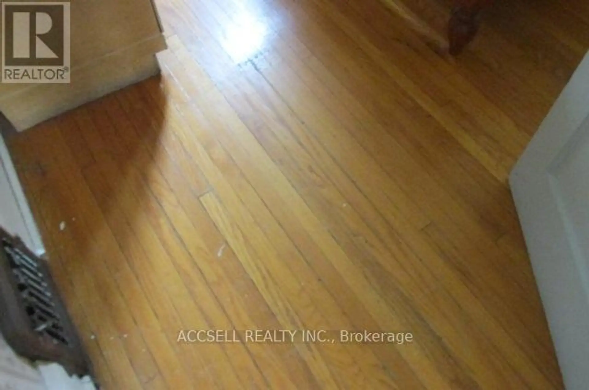 53 ARLINGTON AVENUE N - Image 7