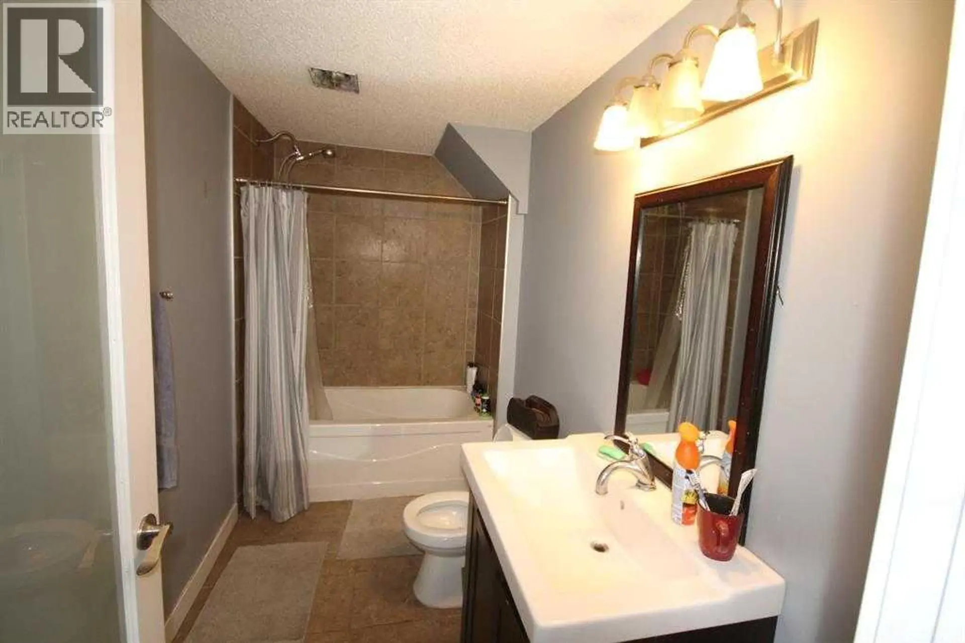 3824 BRANTFORD Drive NW - Image 17