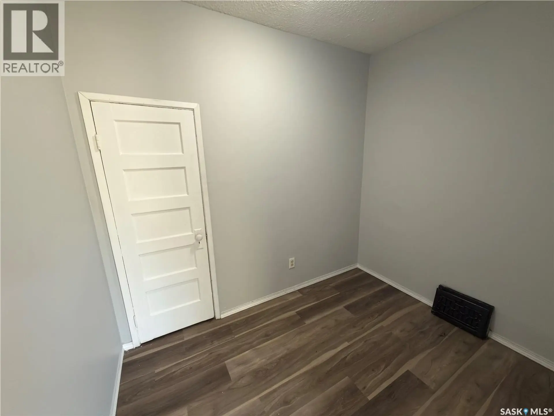 844 13th STREET W - Image 8