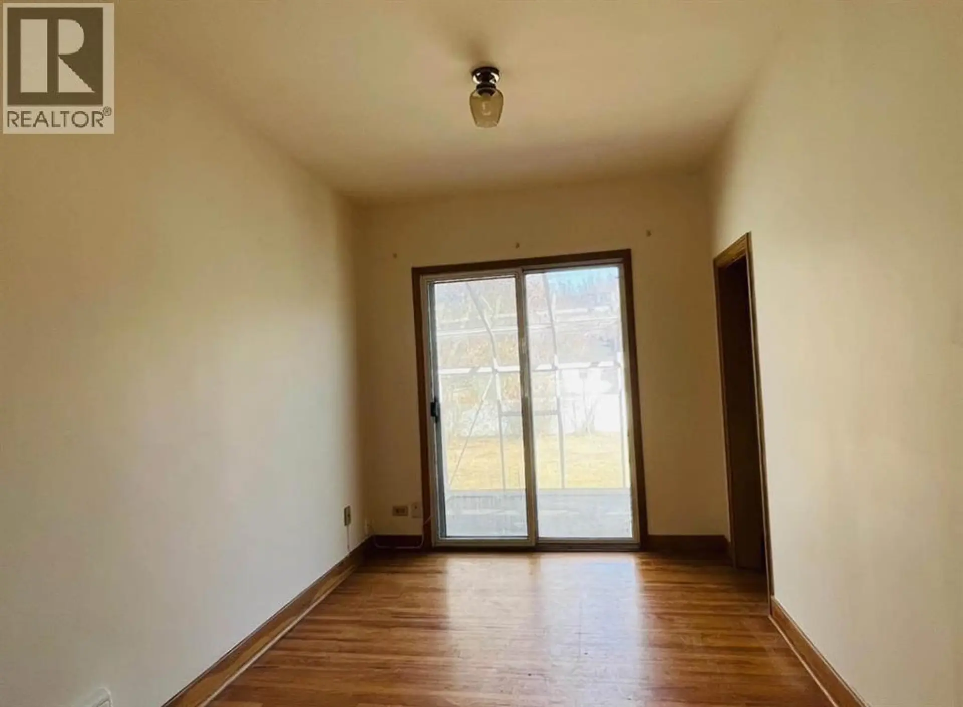 428 32 Avenue NW - Image 8