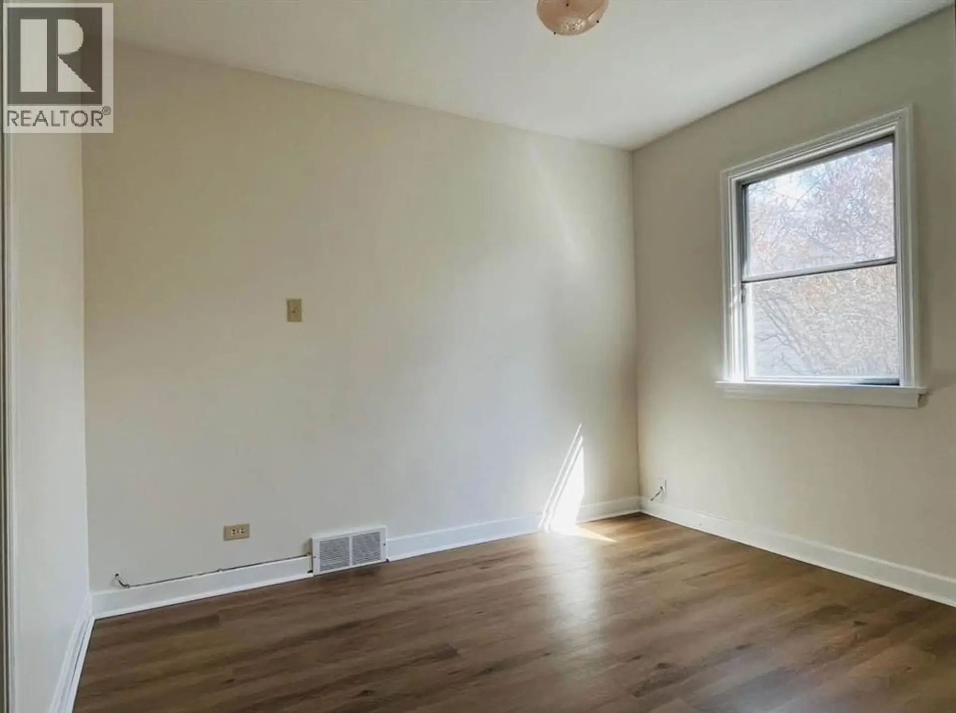 428 32 Avenue NW - Image 10