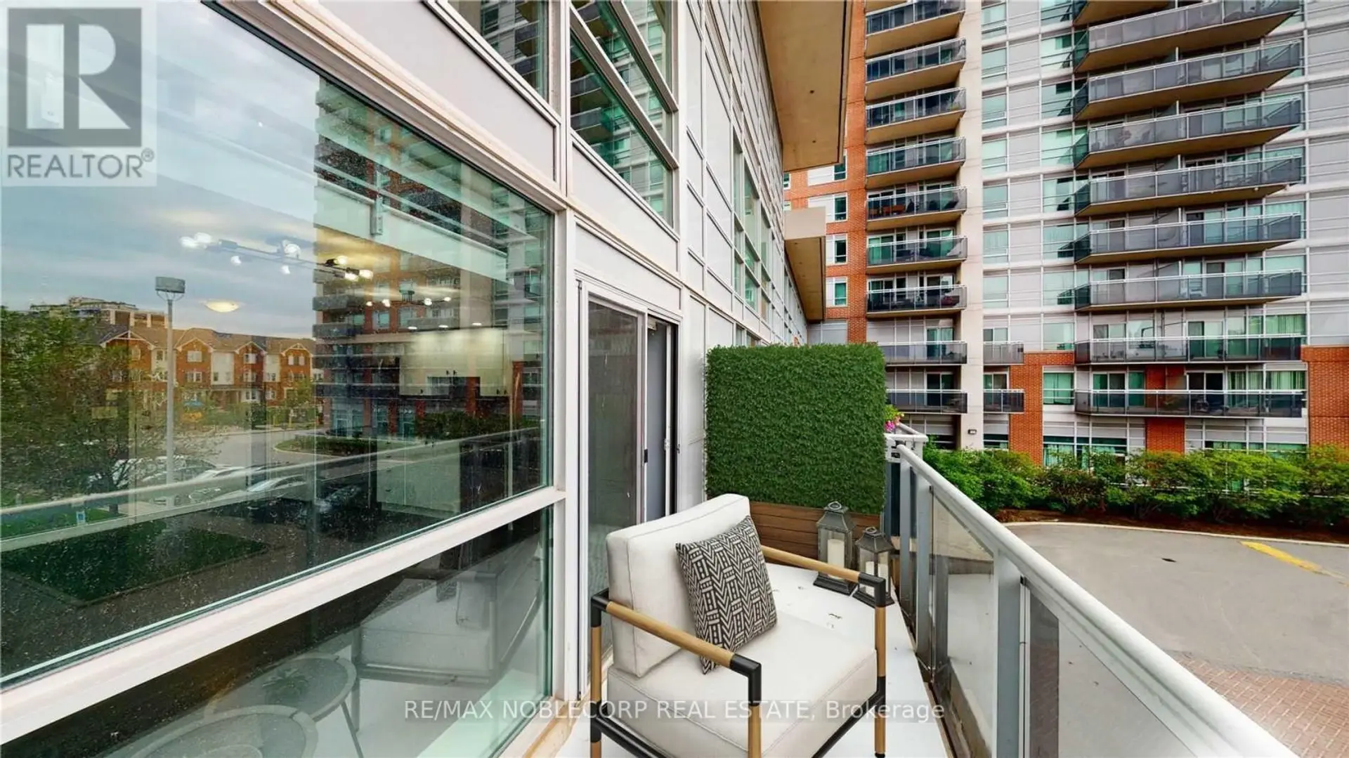 #212 215 QUEEN STREET E - Image 10