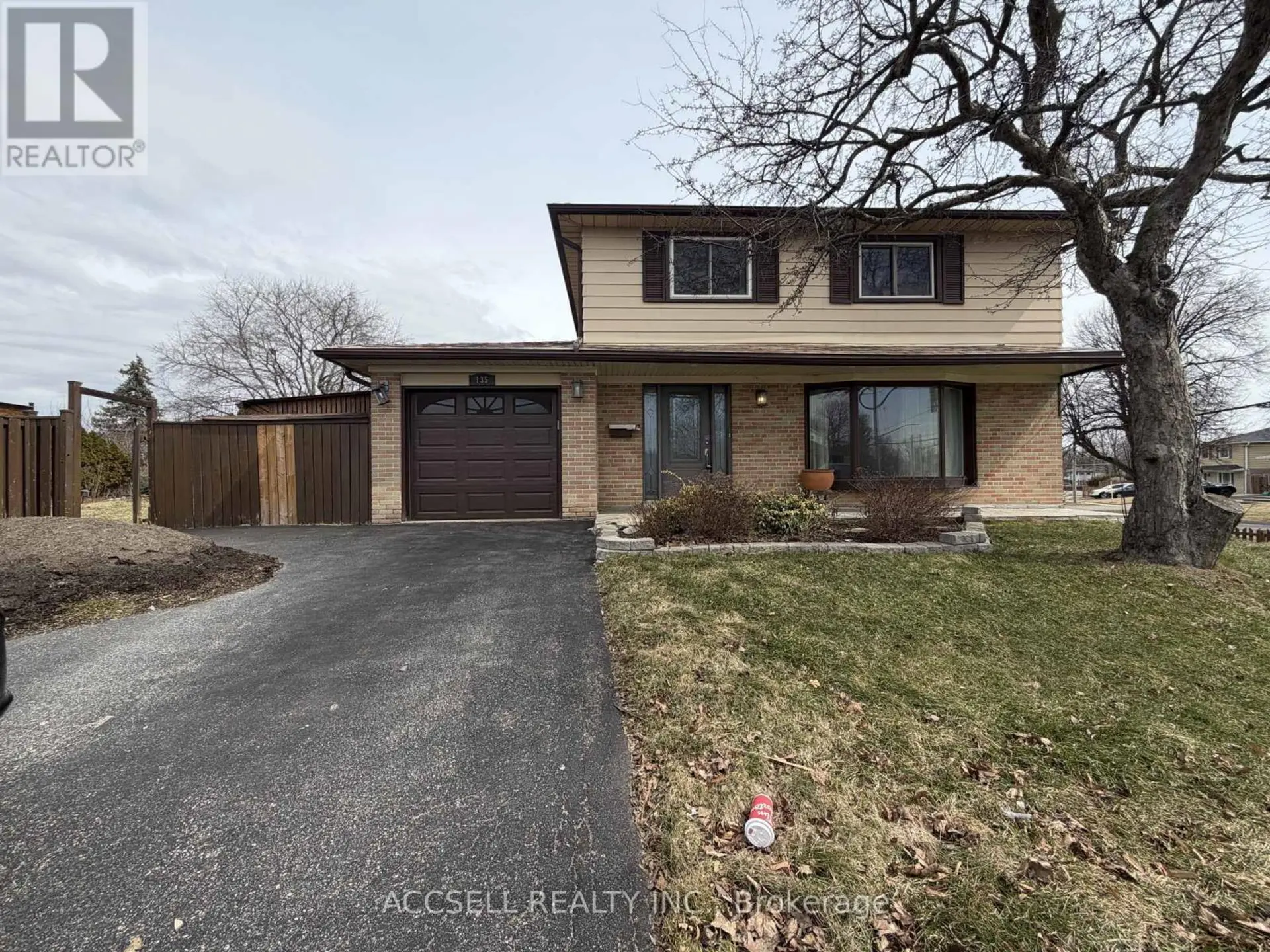 135 MOUNTAINVIEW ROAD S - Image 1