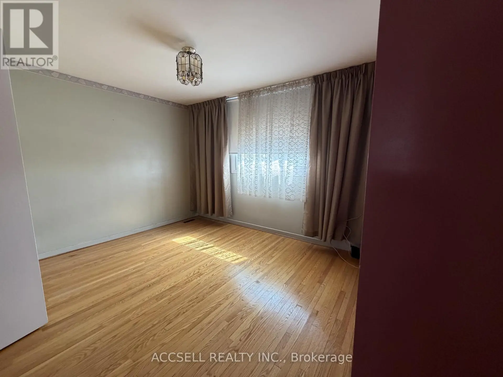 135 MOUNTAINVIEW ROAD S - Image 11
