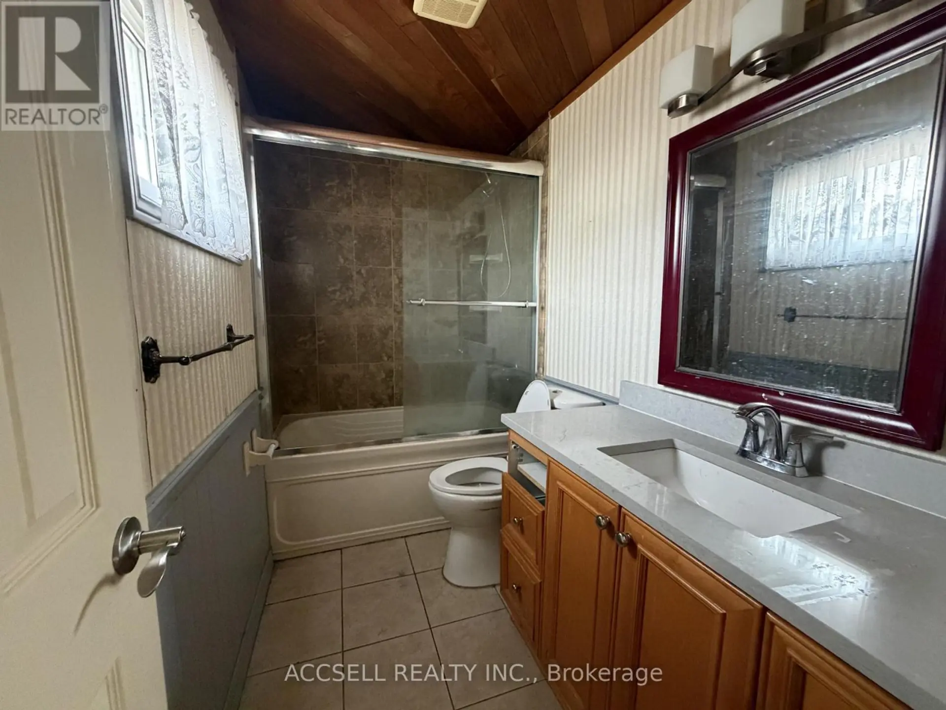 135 MOUNTAINVIEW ROAD S - Image 6