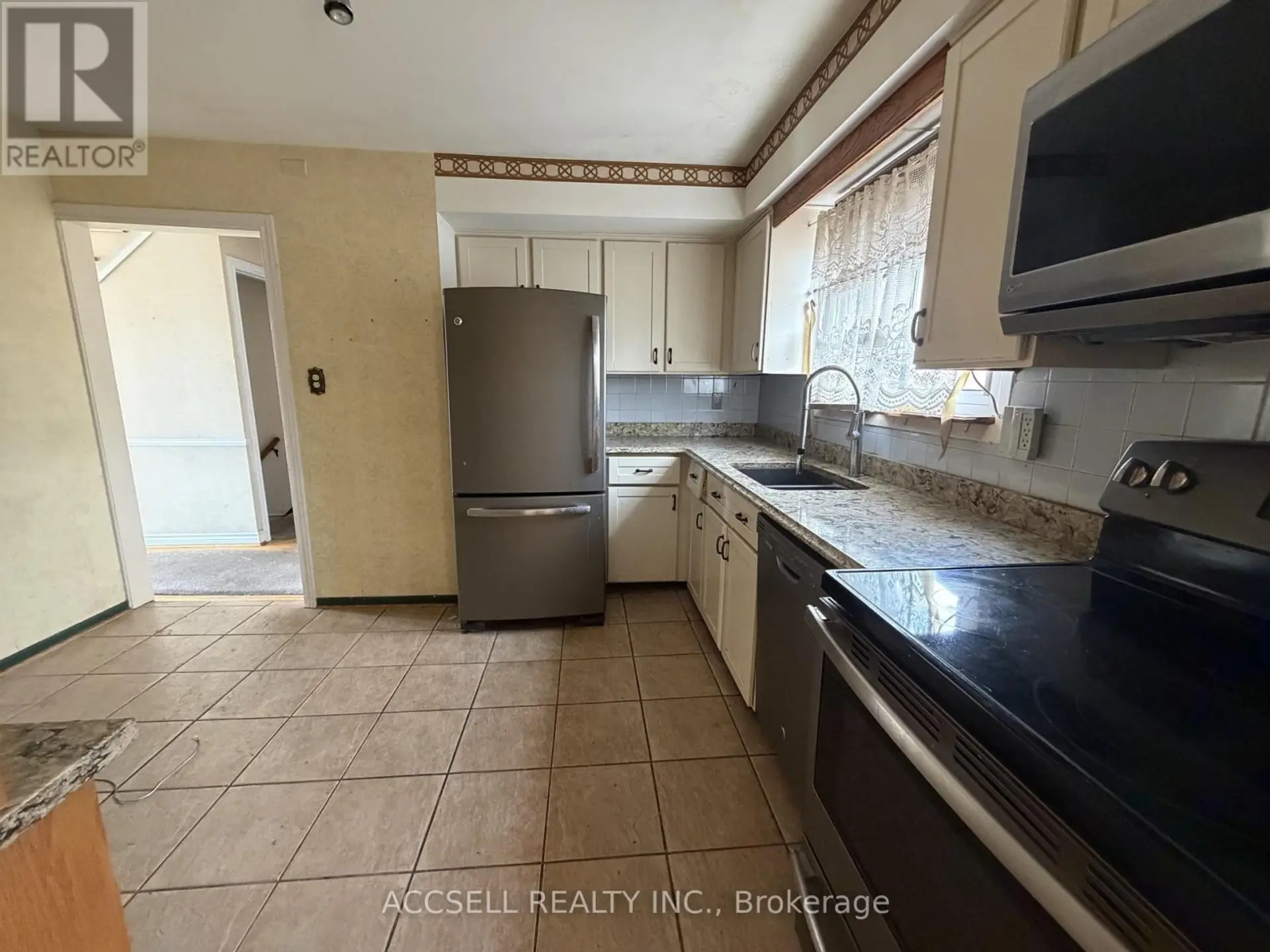 135 MOUNTAINVIEW ROAD S - Image 8