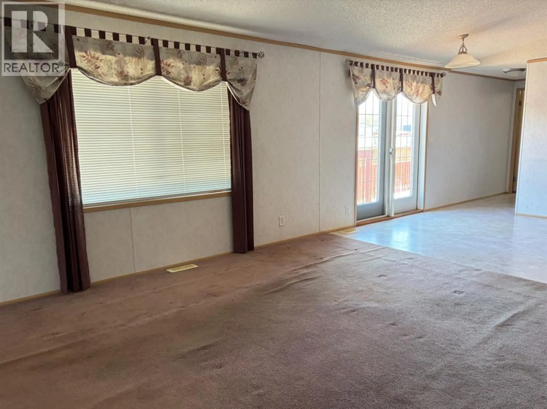 300 Grandview Crescent - Image 5