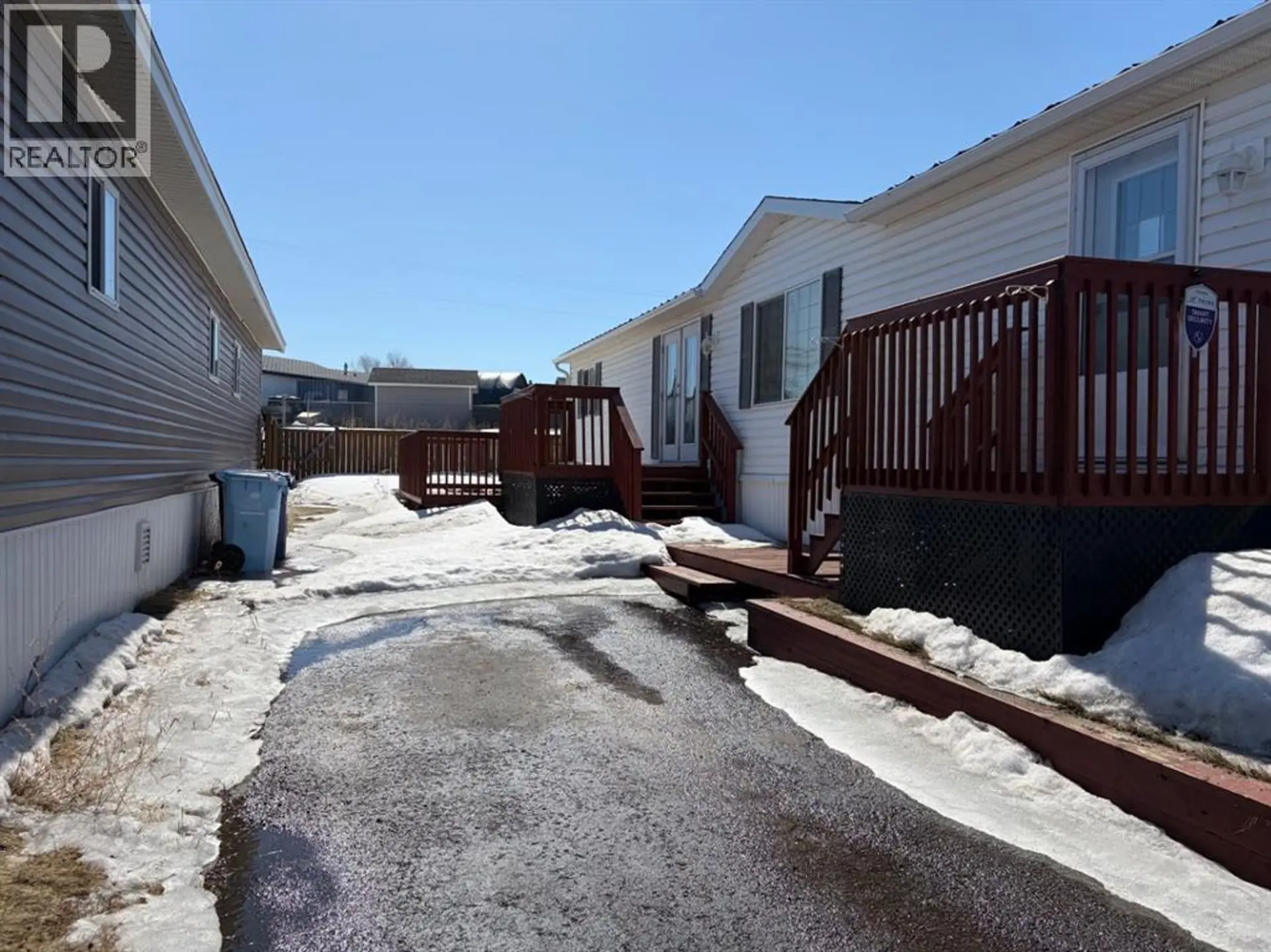 300 Grandview Crescent - Image 2