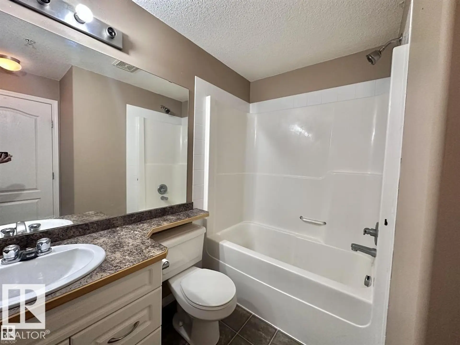 #115 3425 19 ST NW - Image 12