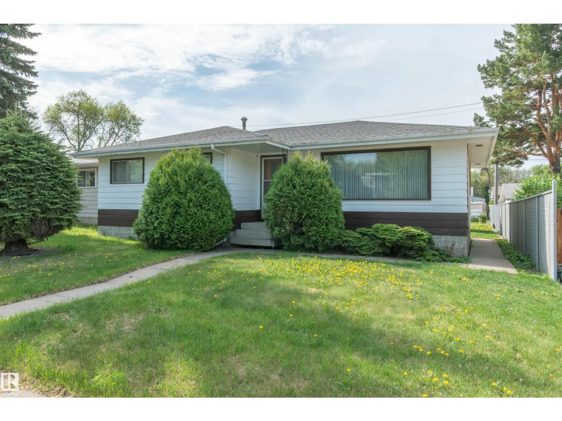 4009 114 AV NW - Image 1