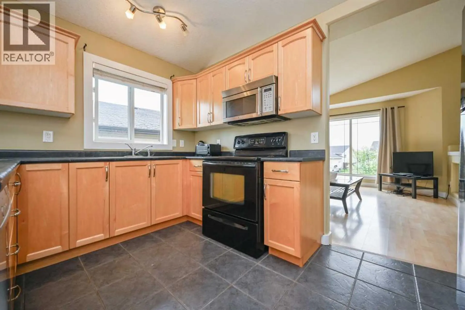 8821 113 Avenue - Image 4