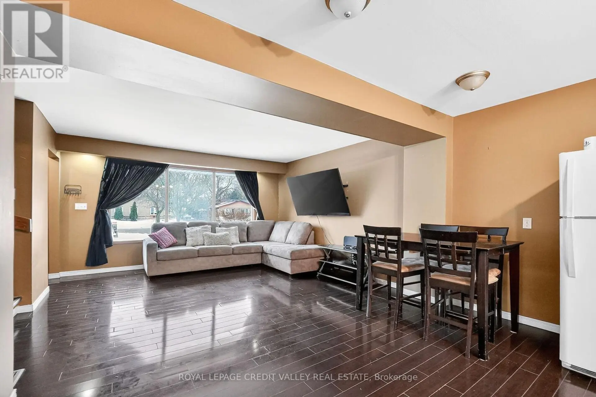 20 NOTTINGHAM COURT - Image 2