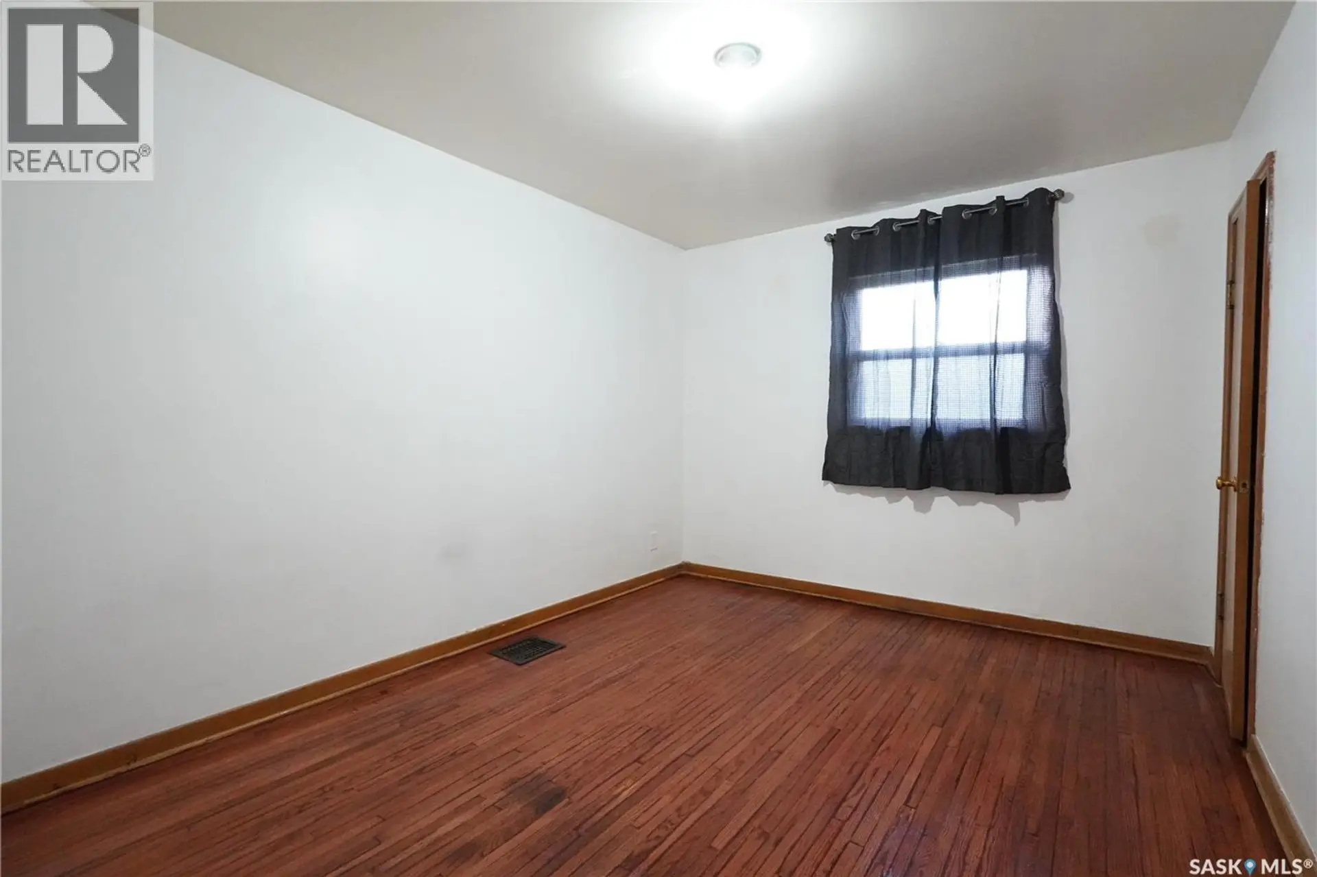 100 Broadway AVENUE - Image 10