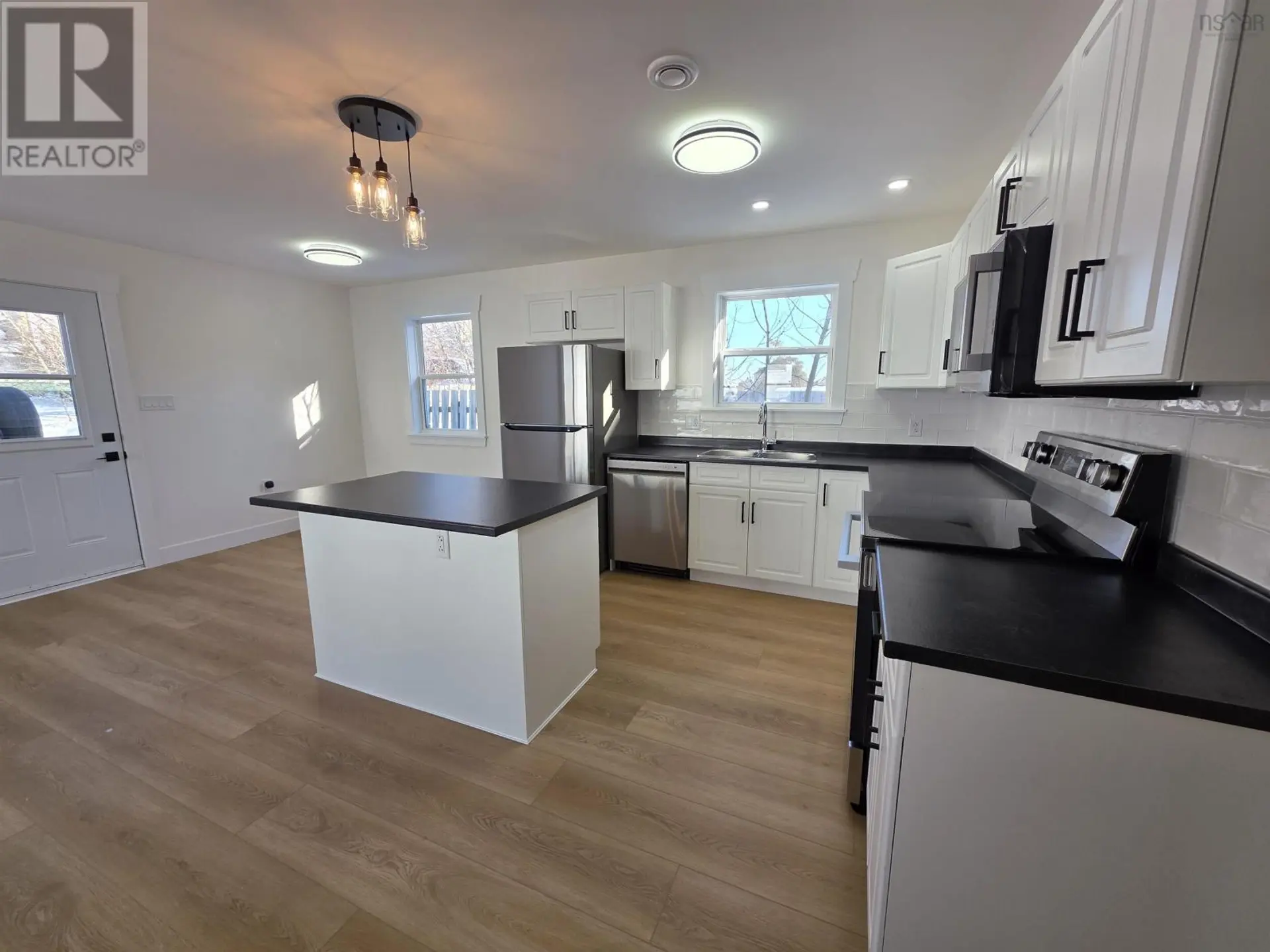 6 South Street - Image 3