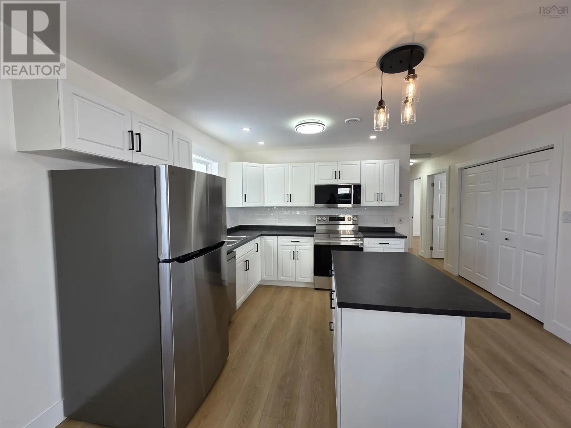 6 South Street - Image 7