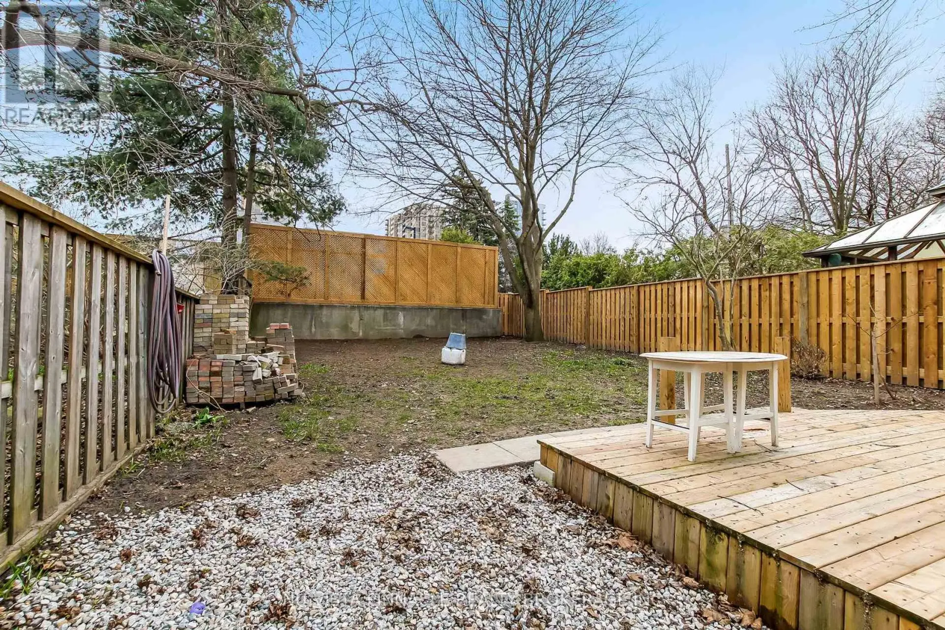 727 QUEENS AVENUE - Image 14