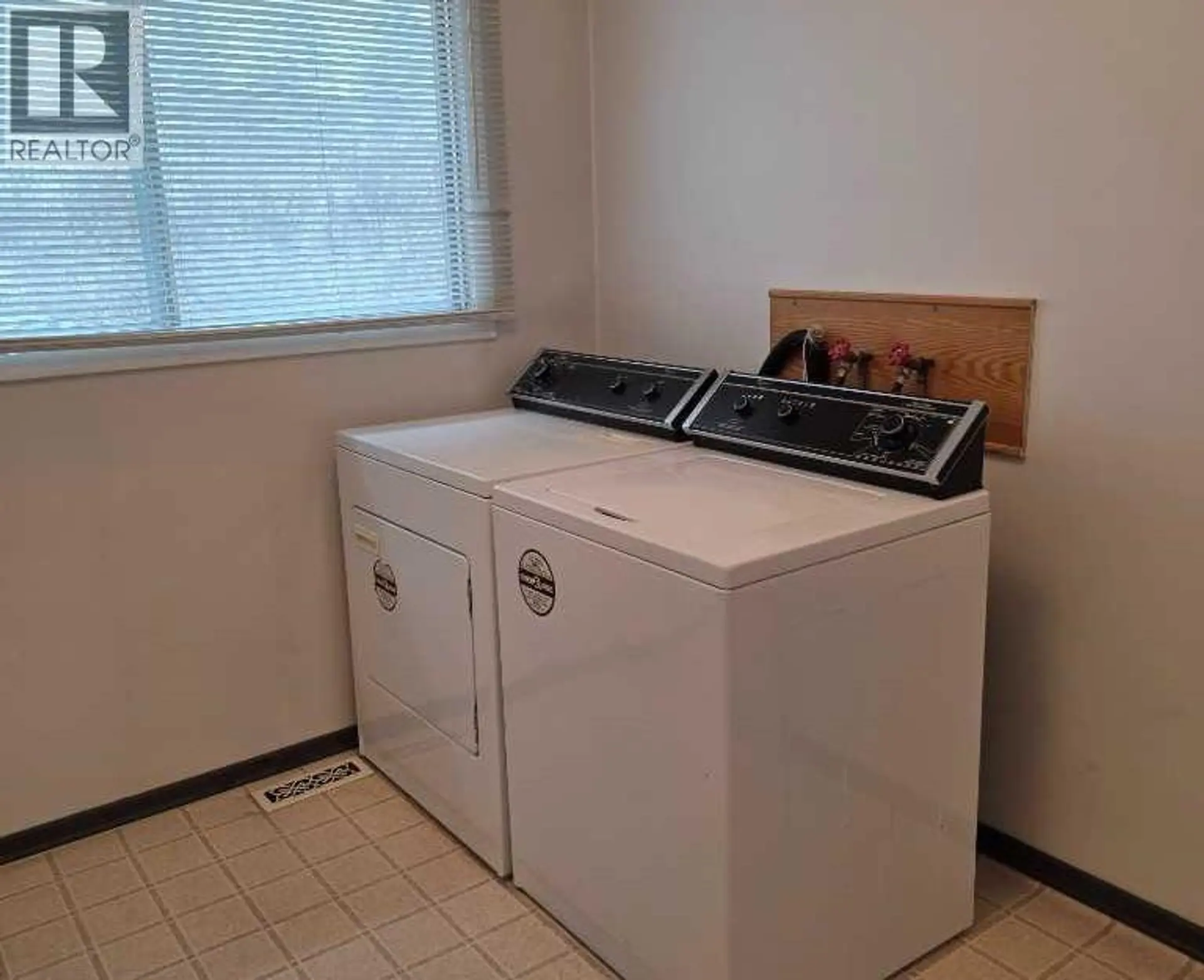 2822 13 Avenue SE - Image 10