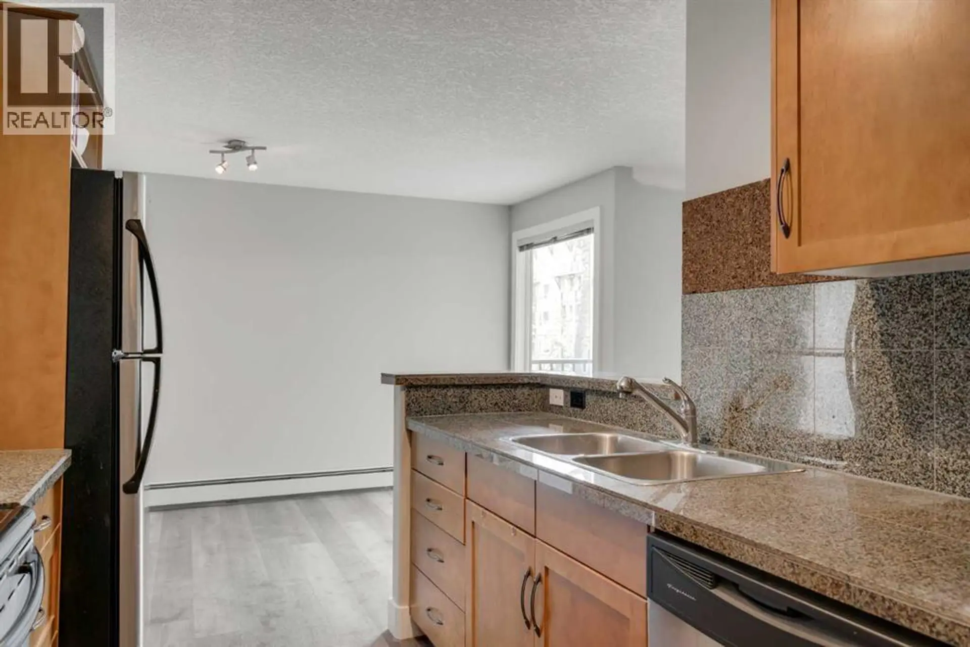 #101 355 5 Avenue NE - Image 5