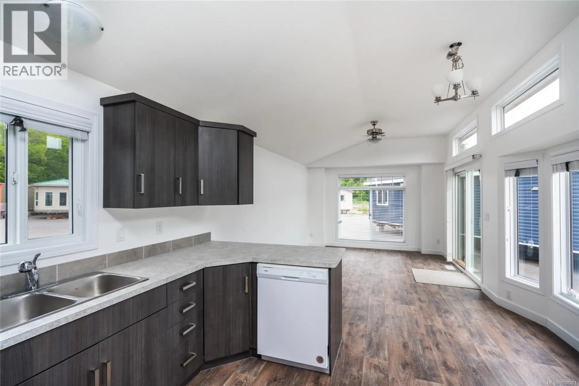 #9 731 Marine Dr - Image 14