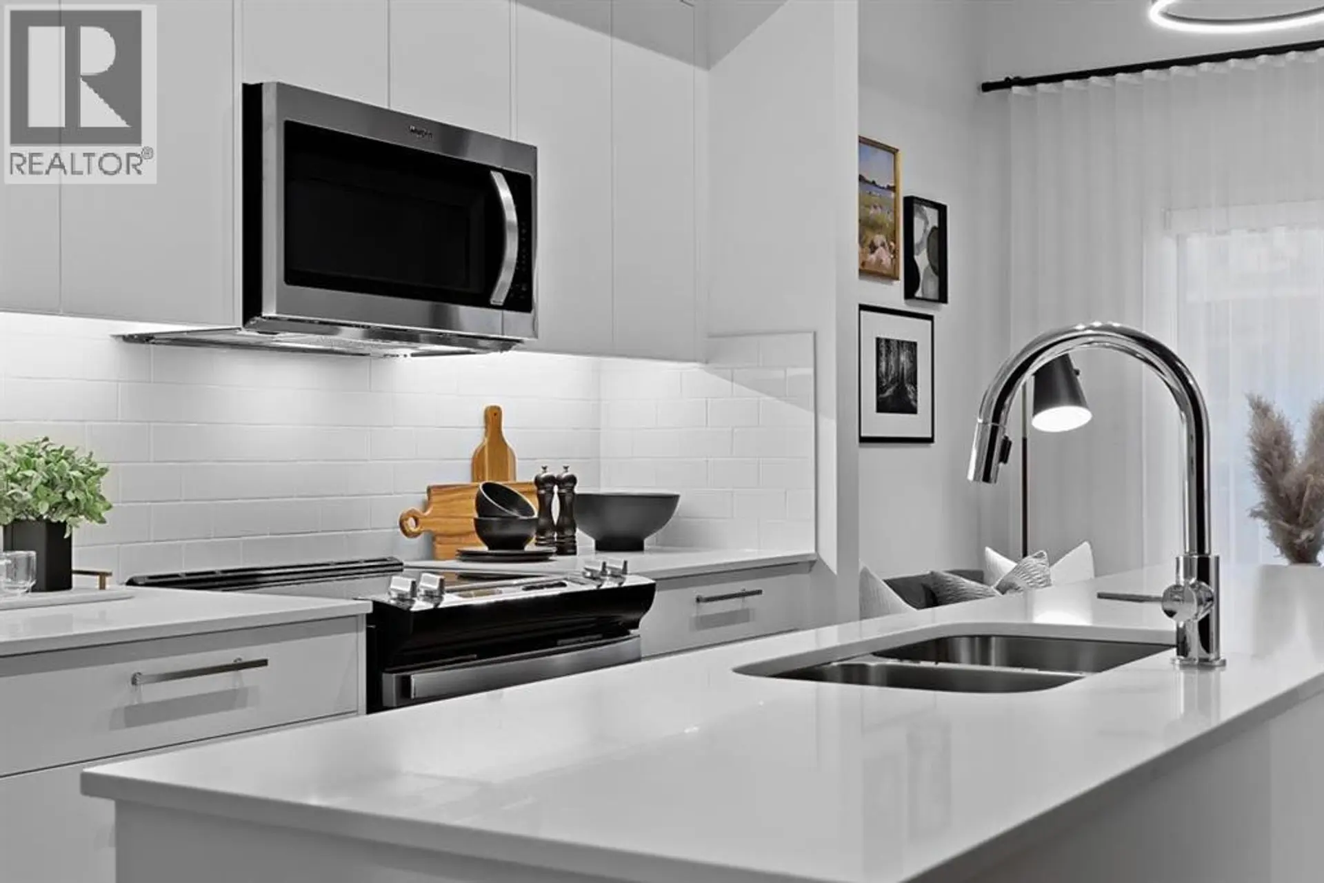 #516 310 15 Avenue SW - Image 3