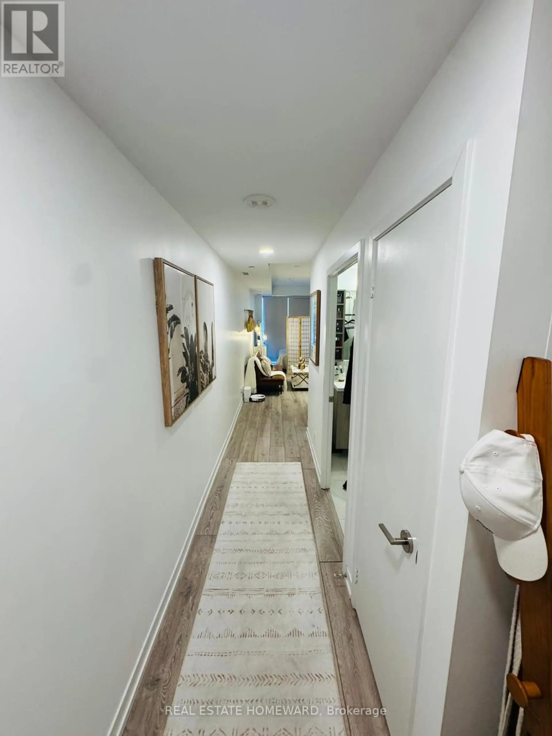 #535 2020 BATHURST STREET - Image 1