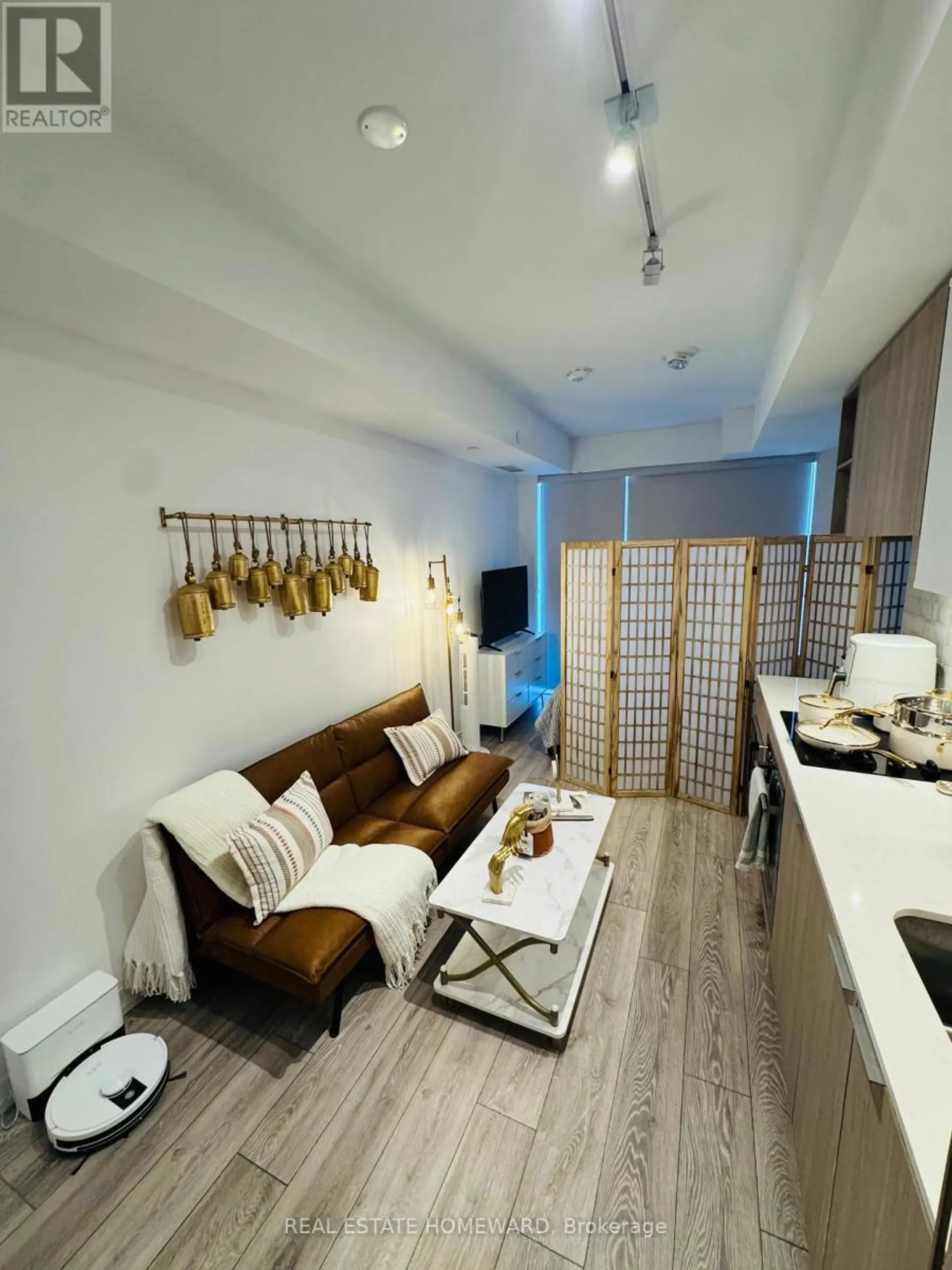 #535 2020 BATHURST STREET - Image 3